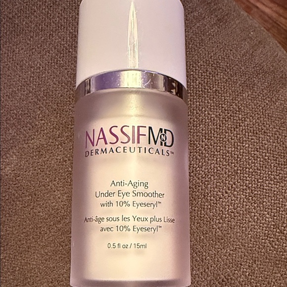 Anti-Aging Under Eye Smoother - White - Picture 1 of 3